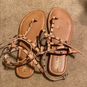 SILVER-STUDDED-STRAPPY SANDALS 🫶🏼